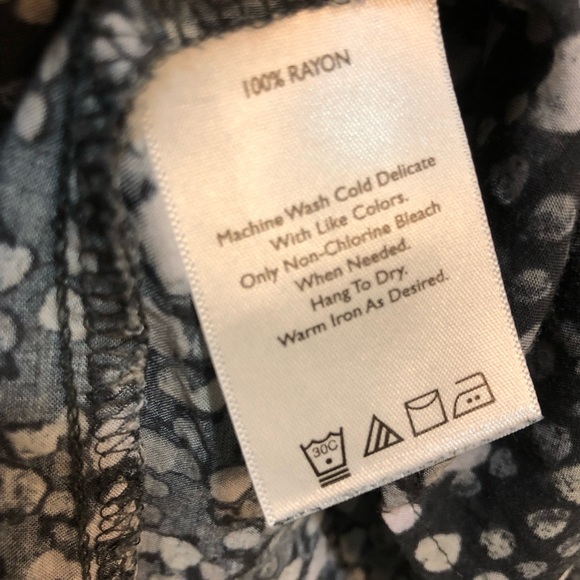 Eddie Bauer Woman Blouse with Pockets - Picture 5 of 9